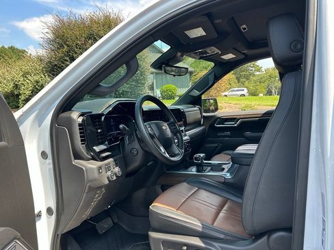 Used 2025 Chevrolet Silverado 1500 High Country AWD/4WD image 46