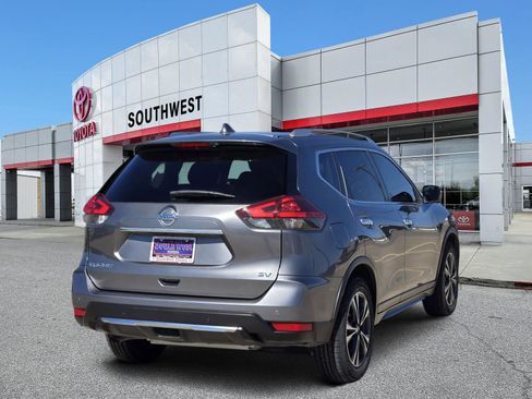 Used 2020 Nissan Rogue SV w/ Sun & Sound Touring Package image 5