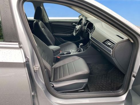 Certified 2024 Volkswagen Jetta SE FWD image 27