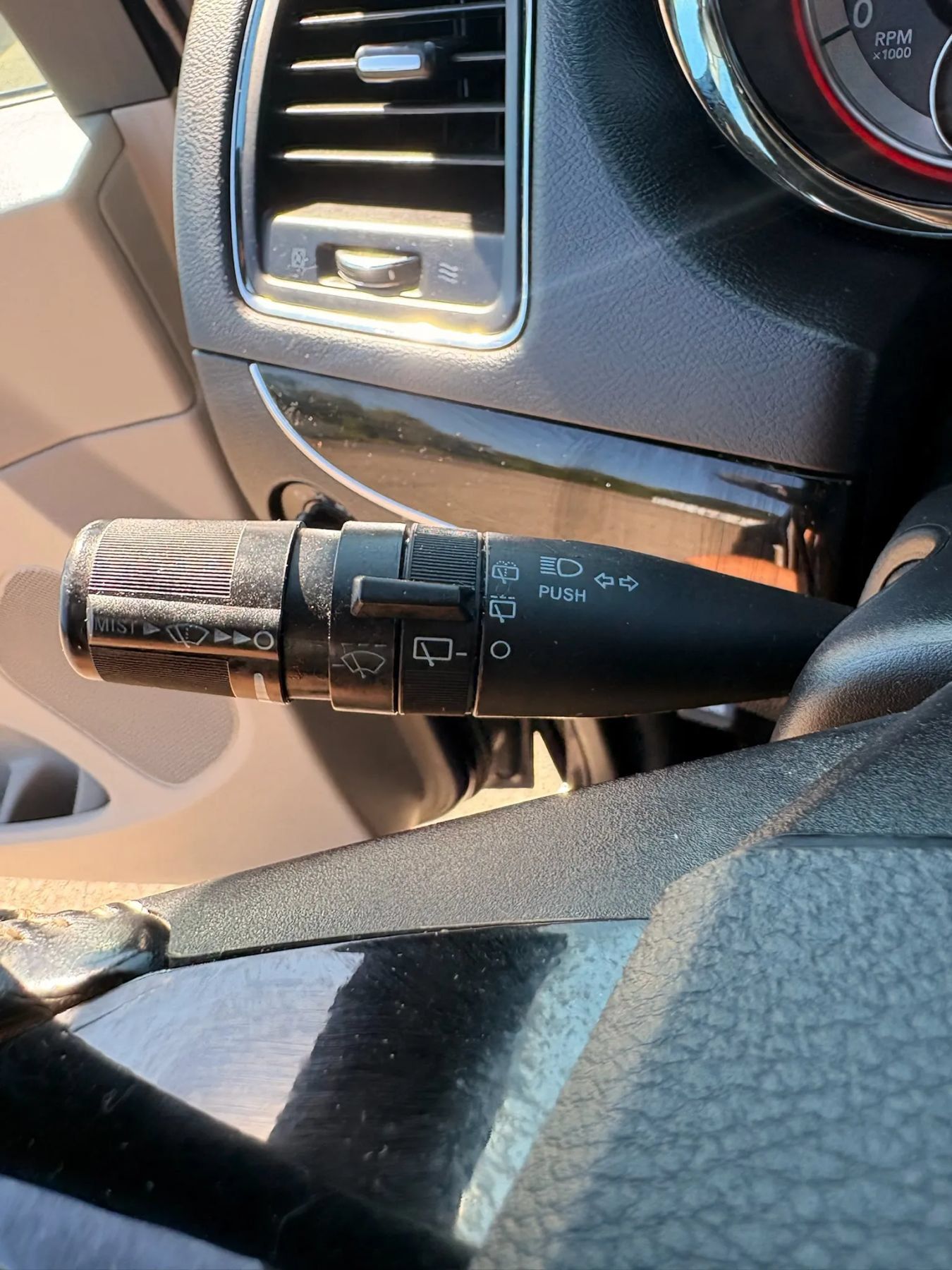 Used 2016 Dodge Grand Caravan SE FWD image 16
