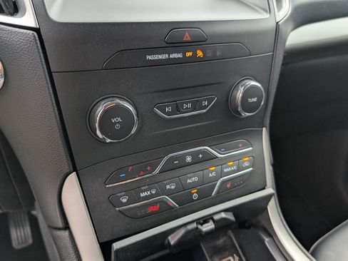 Used 2019 Ford Edge SEL w/ Equipment Group 201A FWD image 16