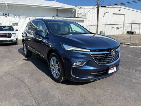 Used 2023 Buick Enclave Essence w/ Experience Buick Package image 7
