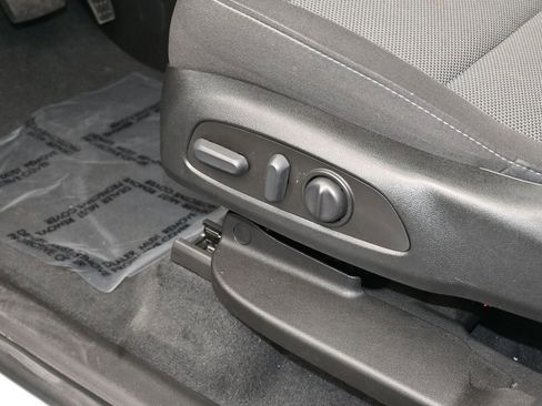 Used 2023 Chevrolet Traverse LT image 12