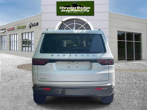 Used 2022 Jeep Wagoneer Series III w/ Flexible Seating Group AWD/4WD image 7
