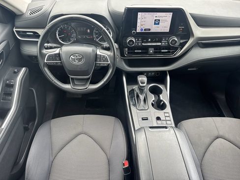 Used 2024 Toyota Highlander LE FWD image 23