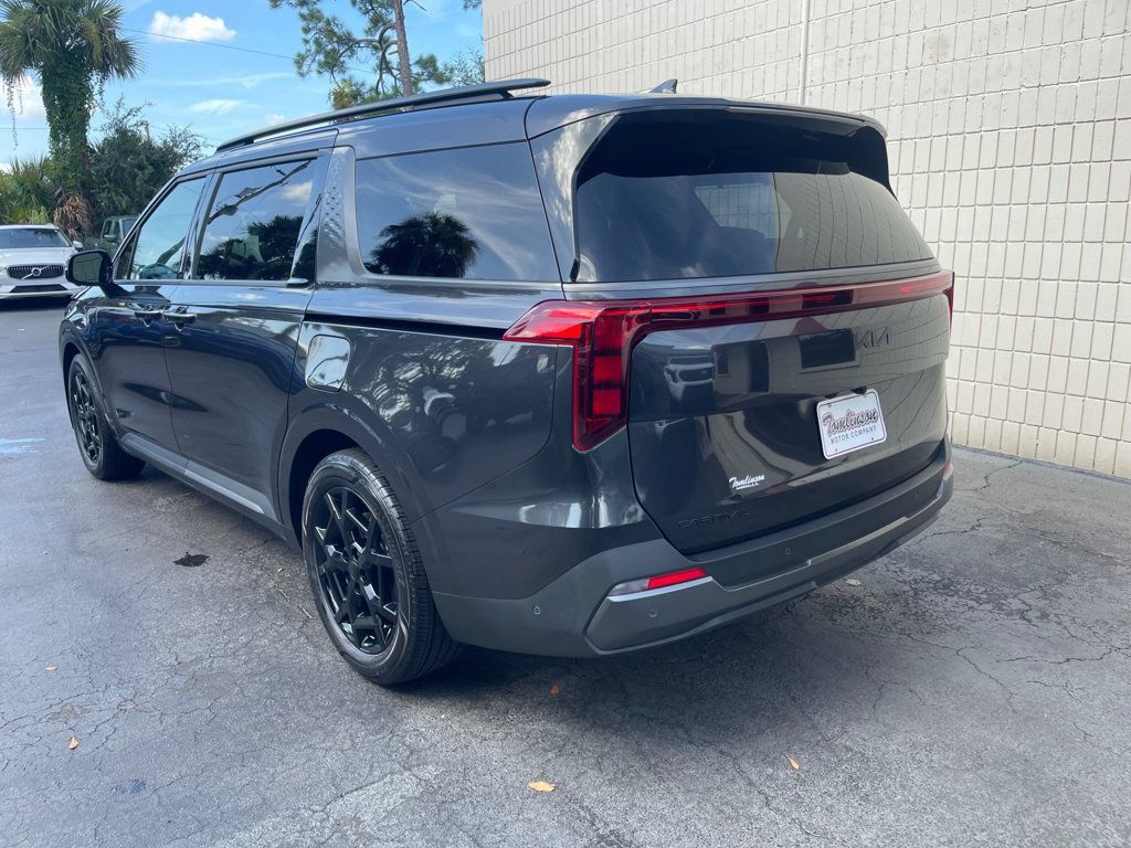 Used 2026 Kia Carnival SX w/ SX Dark Edition Package FWD image 3
