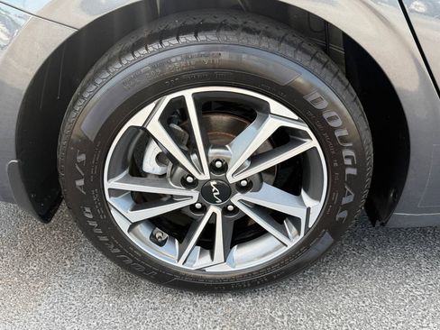 Used 2022 Kia Forte LXS FWD image 14
