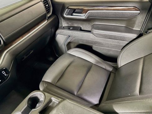 Certified 2025 GMC Sierra 1500 SLT RWD image 21