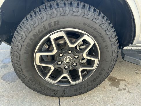 Used 2021 Ford Bronco Outer Banks AWD/4WD image 11