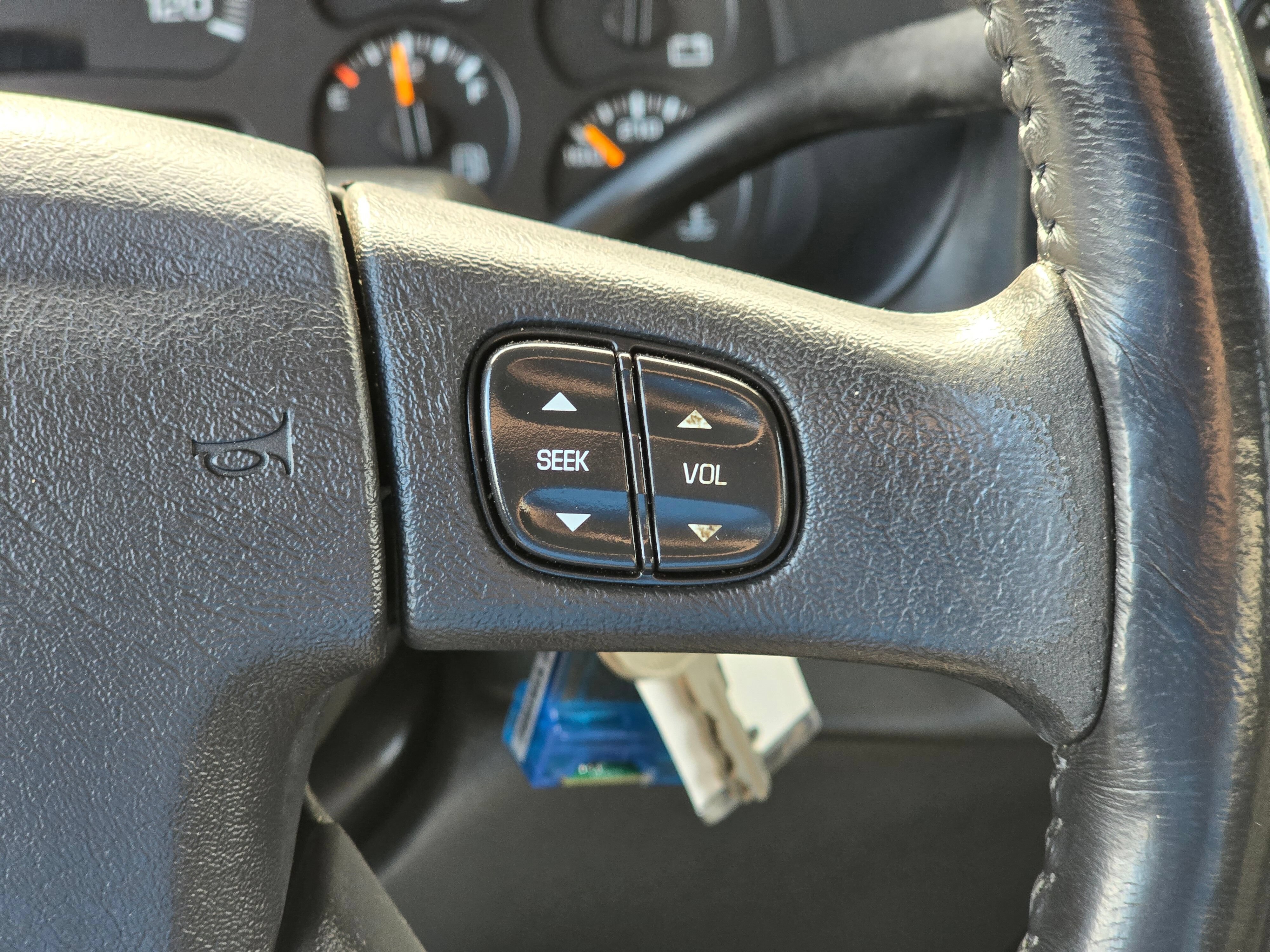 Used 2005 Chevrolet Silverado 2500 LT w/ Heavy-Duty Power Package AWD/4WD image 31