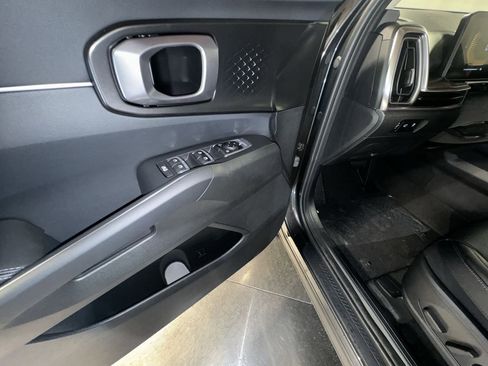 Certified 2025 Kia Sorento EX w/ EX Panoramic Sunroof Package image 18