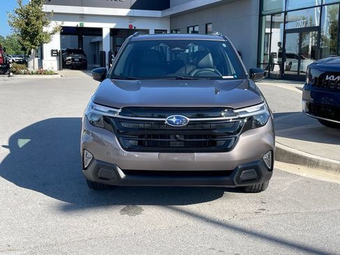 Used 2025 Subaru Forester Touring AWD/4WD image 2