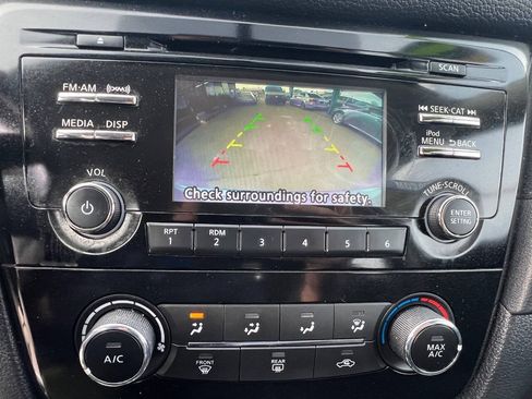 Used 2017 Nissan Rogue S FWD image 16