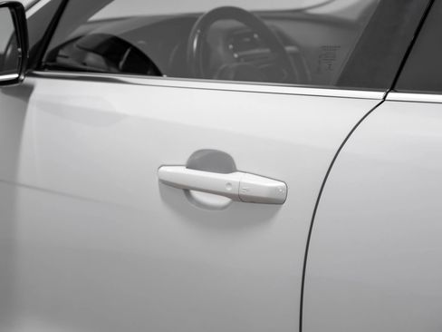 Used 2019 Jaguar F-PACE Premium image 35