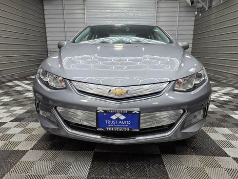 Used 2018 Chevrolet Volt Premier w/ Driver Confidence Package FWD image 3