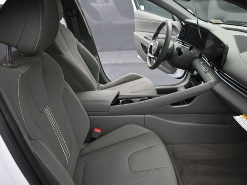 Certified 2025 Hyundai Elantra SEL image 34