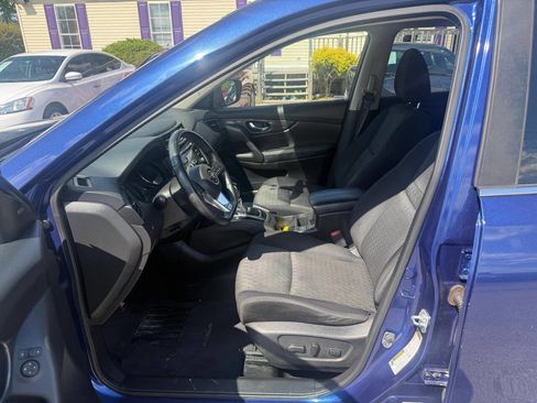Used 2017 Nissan Rogue SV AWD/4WD image 10