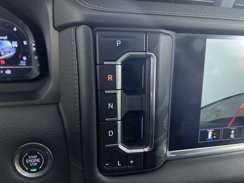 Used 2023 GMC Yukon Denali AWD/4WD image 16