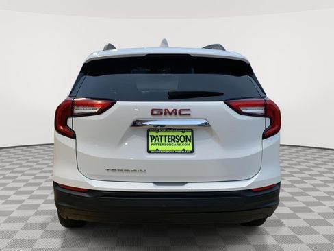 Used 2024 GMC Terrain SLE w/ Driver Convenience Package image 3