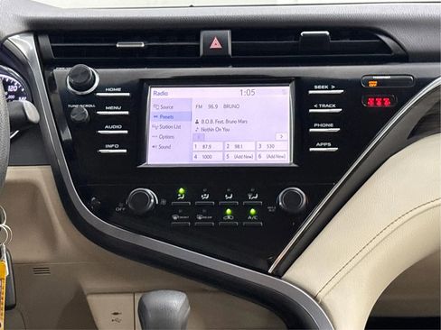 Used 2018 Toyota Camry LE FWD image 19