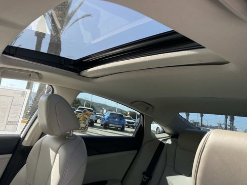 Used 2019 Honda Insight Touring image 2