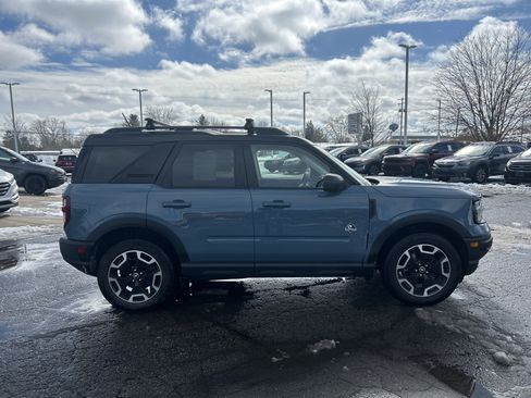 Used 2021 Ford Bronco Sport Outer Banks w/ Outer Banks Package (96D) image 2