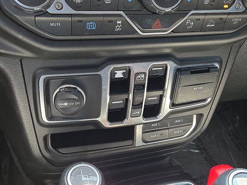 Used 2023 Jeep Wrangler Unlimited Sahara AWD/4WD image 29