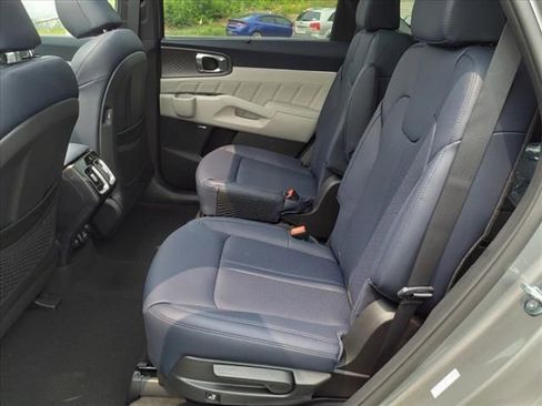 Used 2023 Kia Sorento SX Prestige image 11