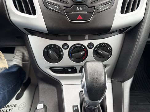 Used 2014 Ford Focus SE w/ SE Winter Package image 17