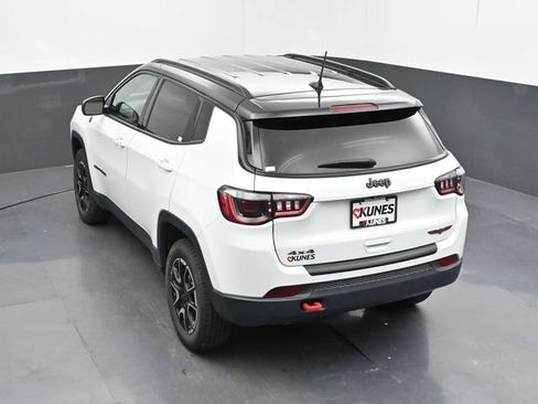 Used 2025 Jeep Compass Trailhawk AWD/4WD image 41