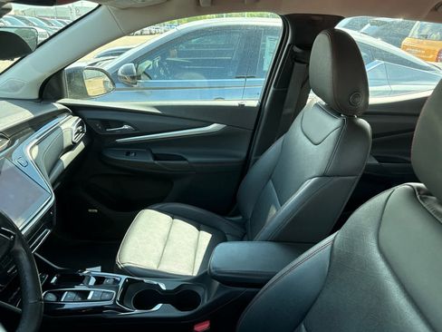 Used 2023 Chevrolet Bolt EUV Premier w/ Sun & Sound Package FWD image 4