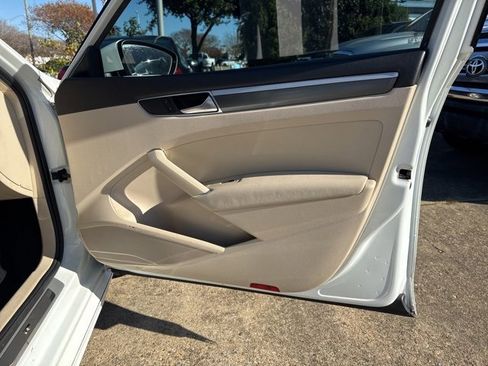 Used 2017 Volkswagen Passat 1.8T R-Line image 15