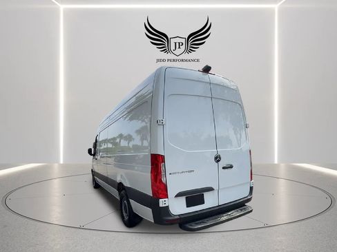 Used 2024 Mercedes-Benz eSprinter 170 Cargo image 6