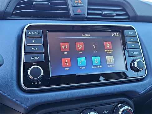 Used 2025 Nissan Versa SV w/ Trunk Package image 21