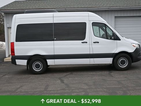 Used 2024 Mercedes-Benz Sprinter 2500 image 4