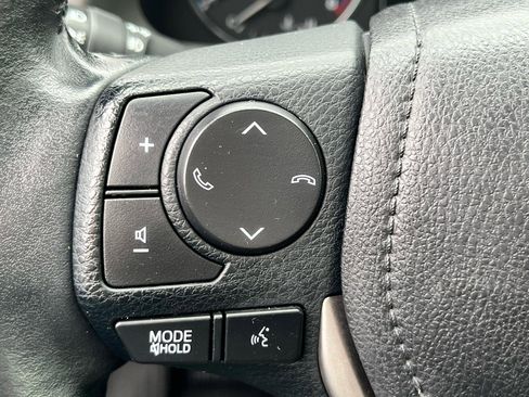 Used 2016 Toyota RAV4 XLE FWD image 12