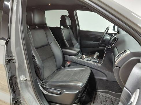 Used 2020 Jeep Grand Cherokee Altitude AWD/4WD image 21
