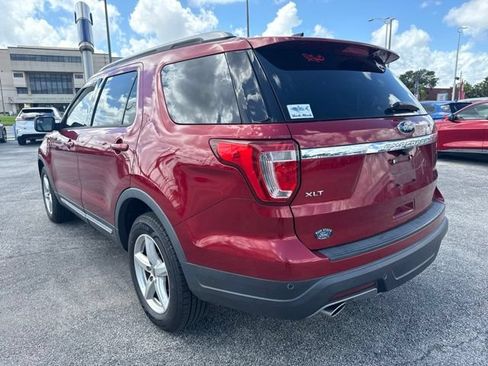 Used 2018 Ford Explorer XLT FWD image 6