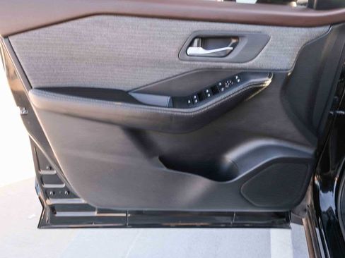 Used 2023 Nissan Rogue SV FWD image 23
