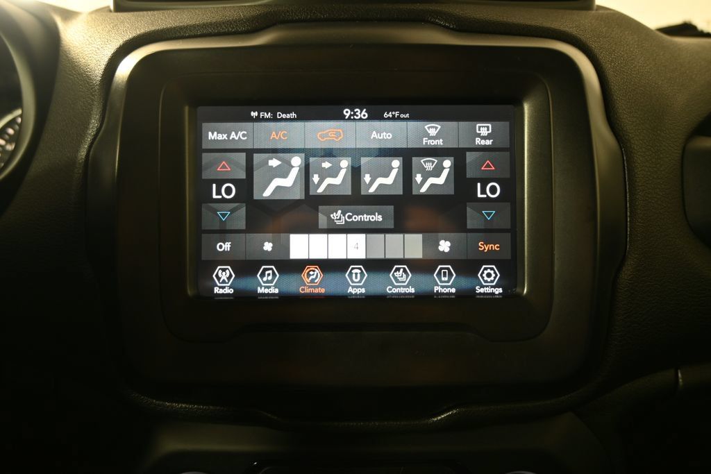 Used 2018 Jeep Renegade Latitude w/ Cold Weather Group AWD/4WD image 27
