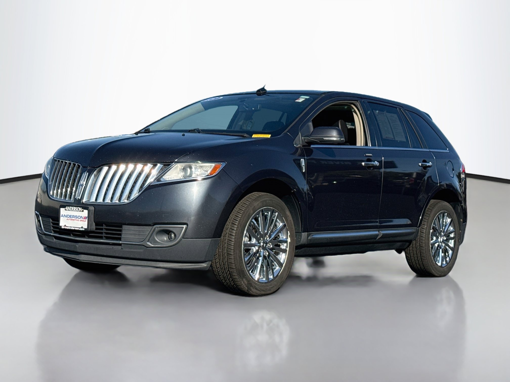 Used 2013 Lincoln MKX AWD image 3