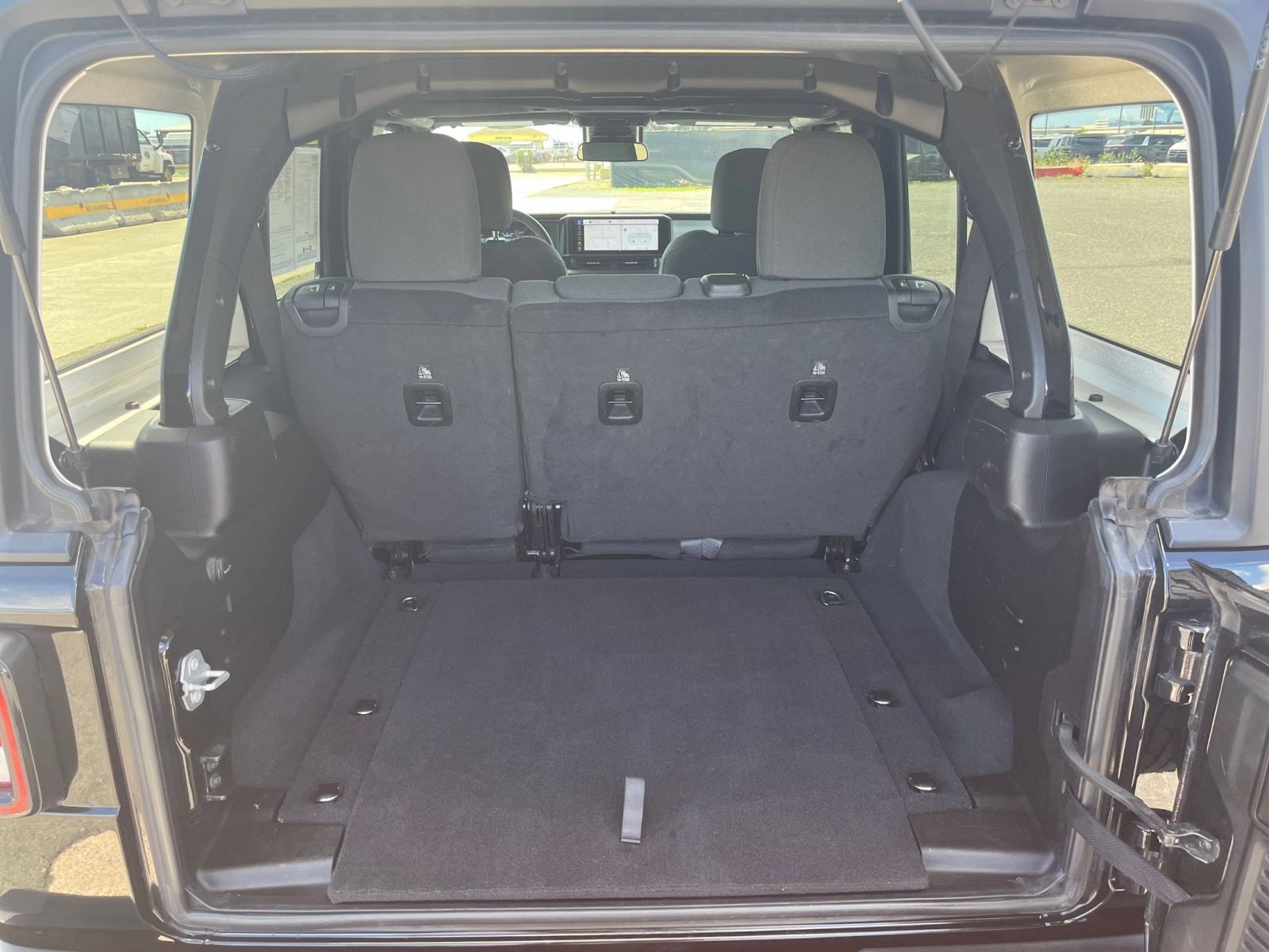 Used 2025 Jeep Wrangler Unlimited Sport AWD/4WD image 25