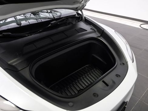 Used 2023 Tesla Model Y Long Range AWD/4WD image 39