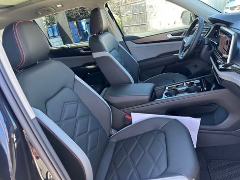 Certified 2025 Volkswagen Atlas Peak Edition SE image 28