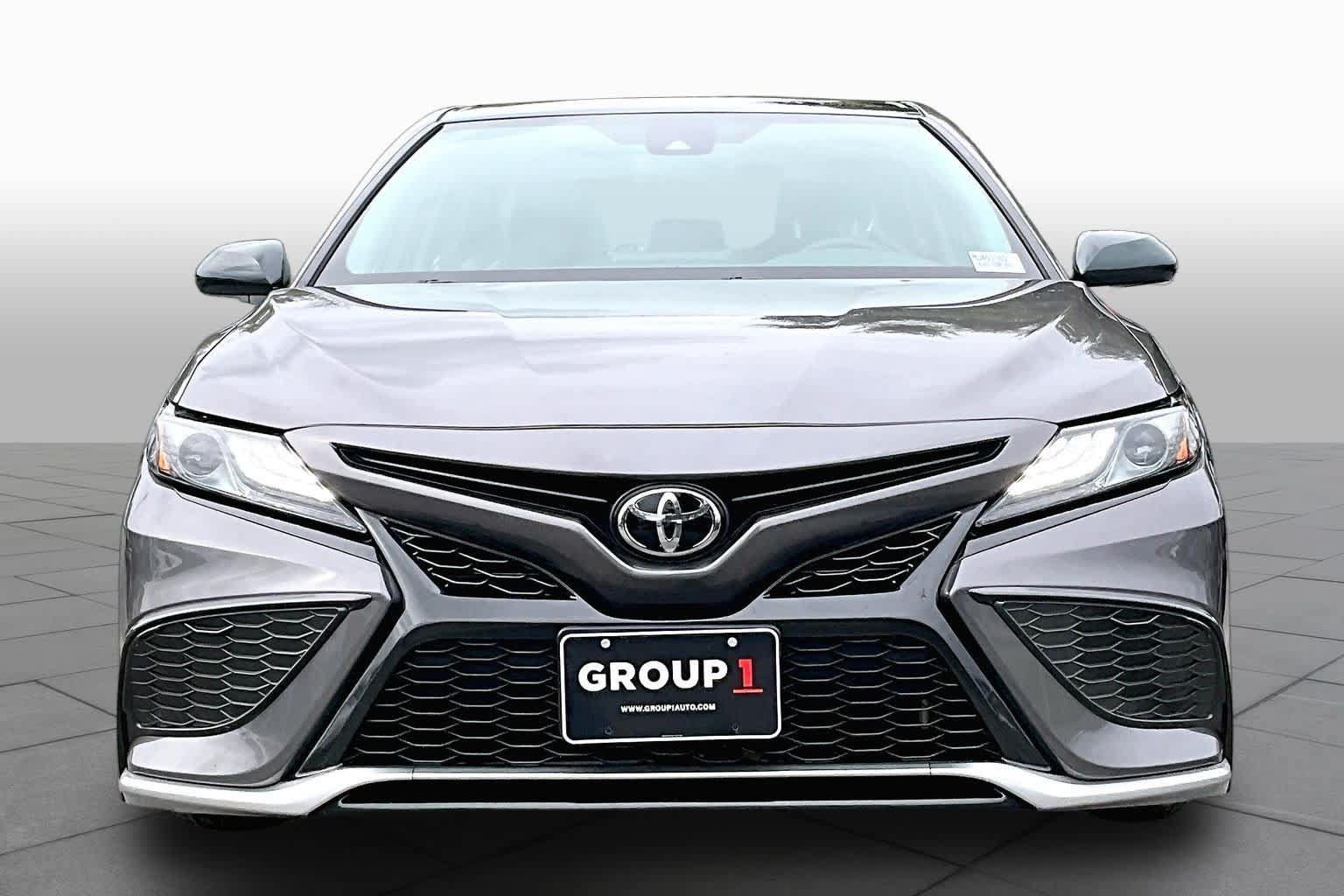 Used 2021 Toyota Camry XSE FWD image 4