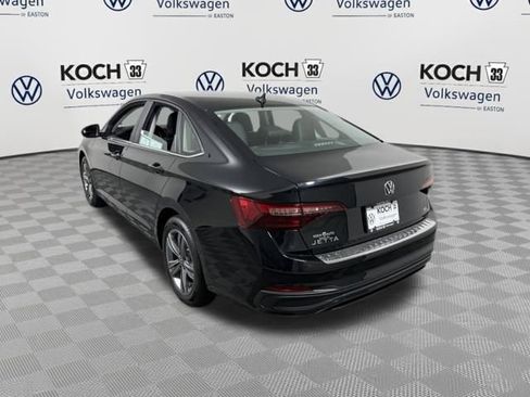 Used 2023 Volkswagen Jetta SE image 4