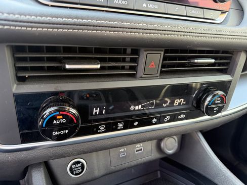 Used 2023 Nissan Rogue SV image 20