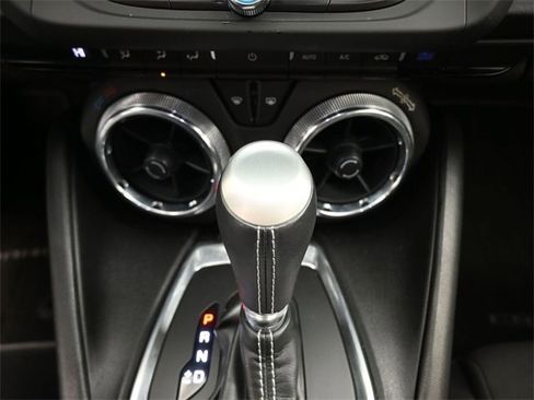 Used 2018 Chevrolet Camaro LT w/ Technology Package image 9