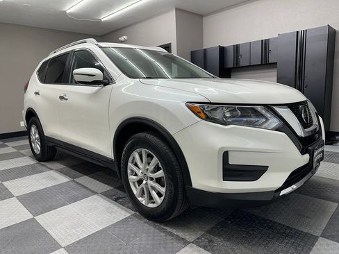 Used 2018 Nissan Rogue SV image 4