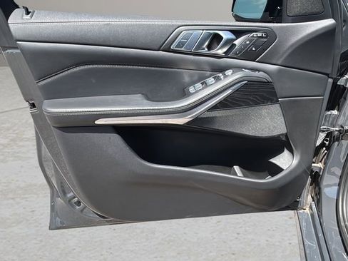 Used 2022 BMW X7 xDrive40i w/ M Sport Package image 17